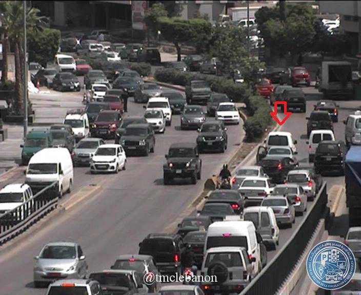 التحكم المروري: تصادم بين مركبتين على جسر الفيات باتجاه الكرنتينا الاضرار مادية و حركة  المرور كثيفة في المحلة
