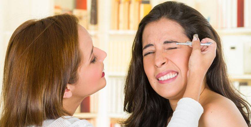 تجنبي استخدام ملقط نزع الشعر في هذه المناطق