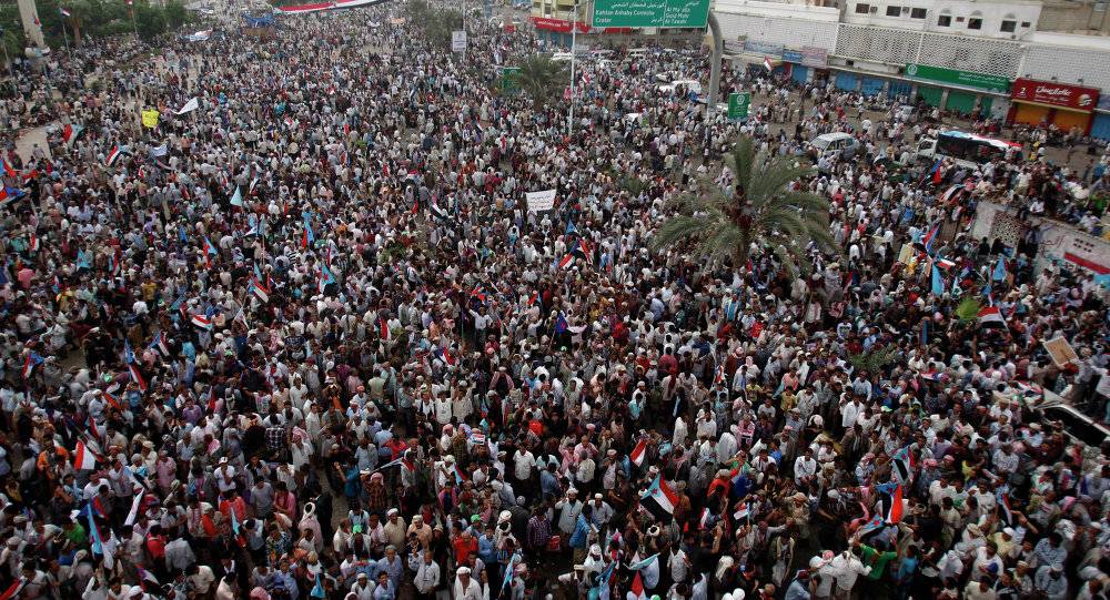 "تظاهرات مليونية" في عدن لدعم عيدروس