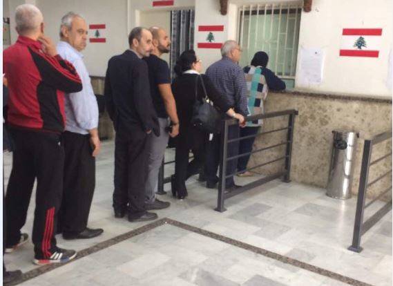 "سنترال الميناء".. 5 صناديق وموظّف واحد!