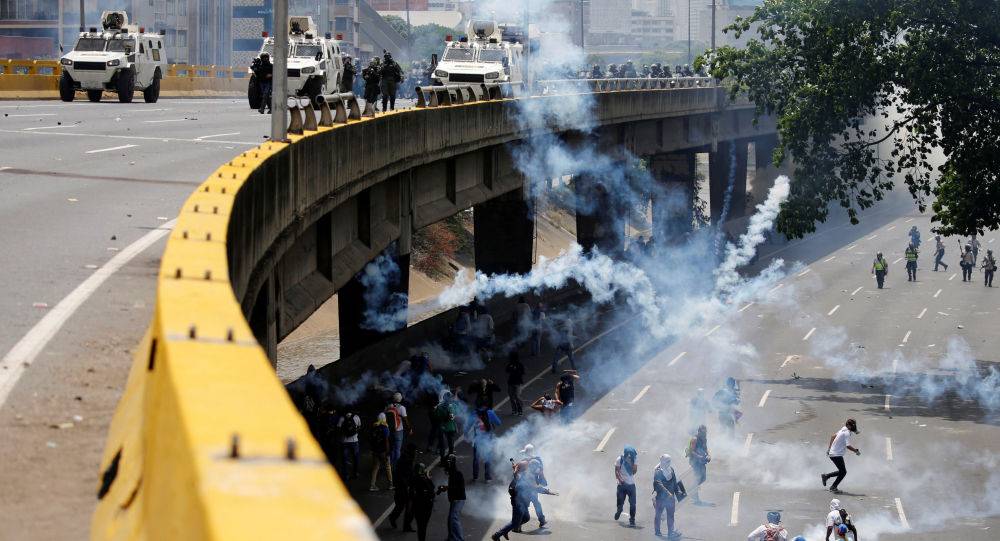 قتلى وجرحى أثناء تفريق مظاهرات في فنزويلا