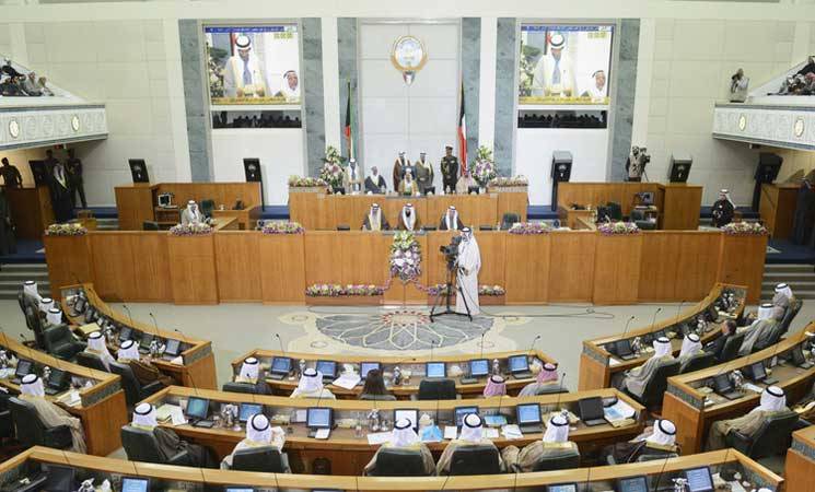 المحكمة الدستورية بالكويت تبقي على البرلمان