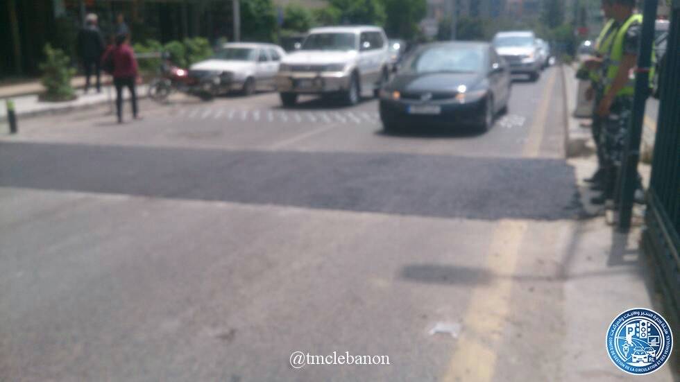 التحكم المروري: الأعمال محلة مستشفى اوتيل ديو باتجاه ساحة ساسين الاشرفية و حركة المرور ناشطة في المحلة
