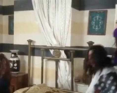 بالفيديو - عراكٌ بين كندا حنا وغنوى محمود وورد الخال.. والأخيرة تتلقى إصابة برأسها.. إليكم ما حصل!