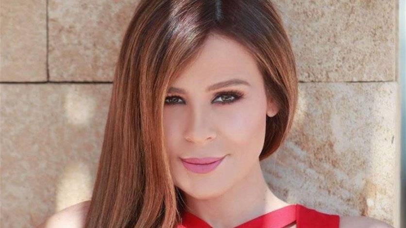 بالفيديو: كارول سماحة ترنّم للعذراء.. ومغرّد: لست مسيحيًّا ولكن!