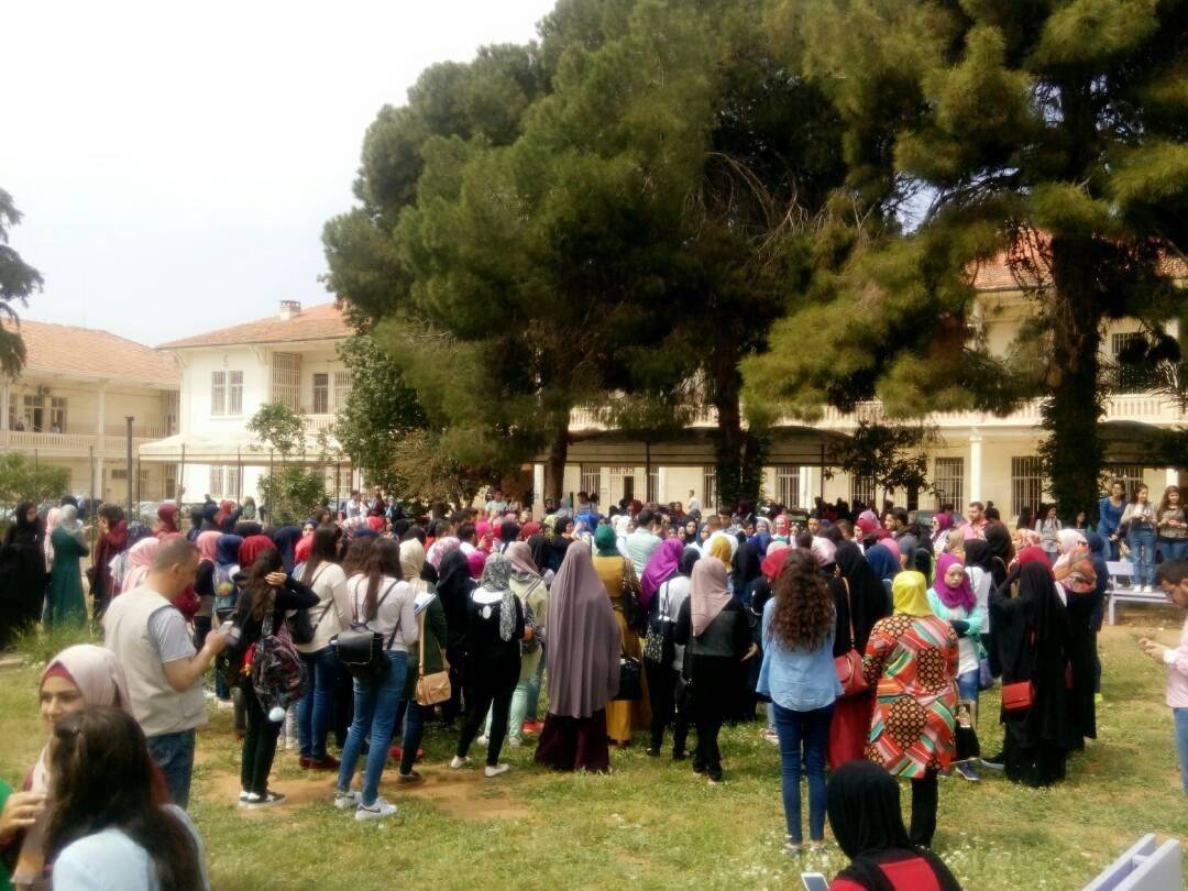 وقفة تضامنية مع الفلسطنيين المضربين عن الطعام بكلية الآداب في طرابلس