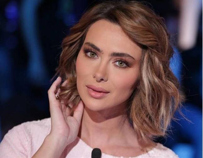 بالصور: إليكم الفساتين التي اختارتها ستيفاني صليبا
