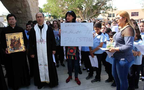 المطران حداد: نتضامن مع القضية الفلسطينية كي تبقى مقدسة
