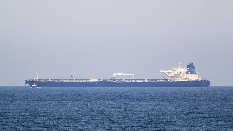 العراق يحمل أول شحنة نفط خام إلى مصر
