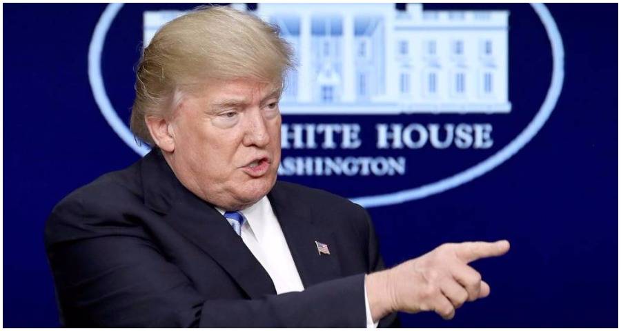 ترامب يطرد صحافياً بسبب أسئلته المحرجة . بالفيديو