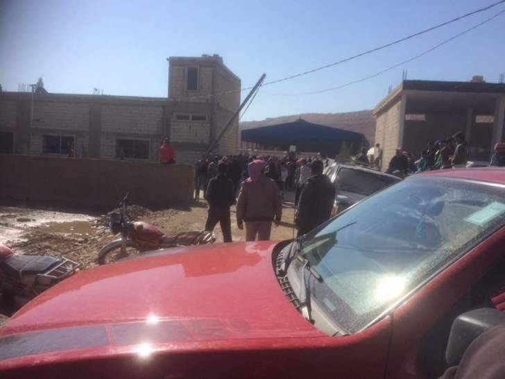 وقفة احتجاجية لأصحاب المقالع في جرد عرسال أمام البلدية