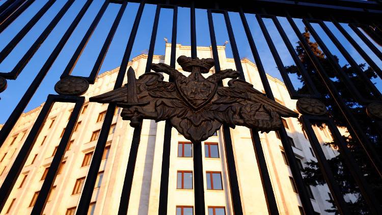 الدفاع الروسية تعلق على اتهامات ضابط أمريكي رفيع بحق روسيا