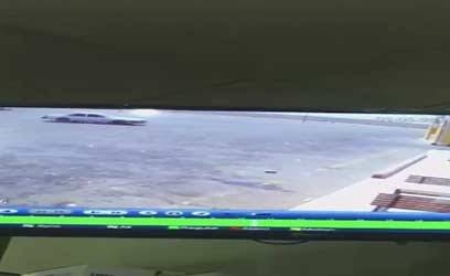 بالفيديو.. هذا ما قام به سارق غبي في وضح النهار!