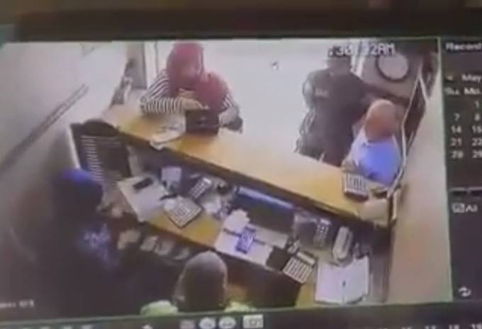 فيديو يوثّق فاجعة صور.. لحظة مقتل ابن الـ28 عامًا بمحل للصيرفة