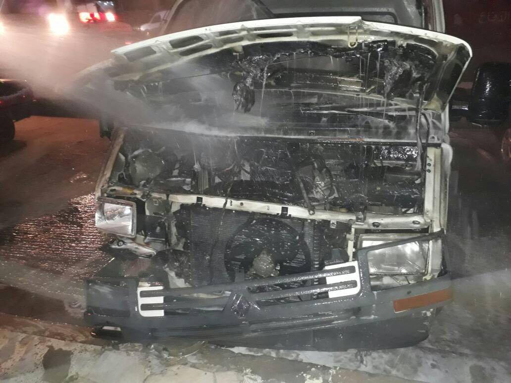 حريق حافلة لنقل البضائع في عنجر
