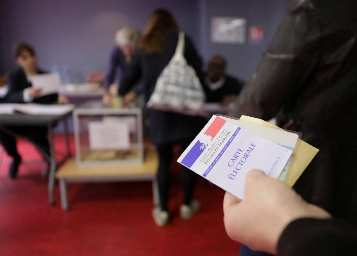 أعلنت وزارة الداخلية الفرنسية أن نسبة الإقبال على التصويت في جولة الإعادة الحاسمة للانتخابات الرئاسية سجلت 28.2%
