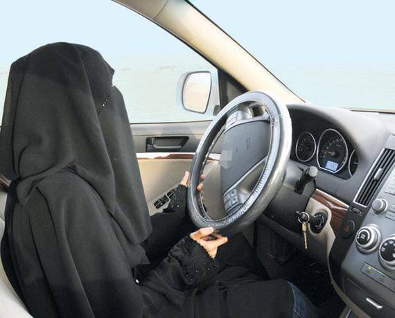 متحدث الشورى: ينفي تلقيه أي توصيات تطالب بالسماح للمرأة بقيادة السيارة