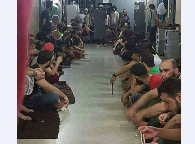 بالصورة.. سجناء 