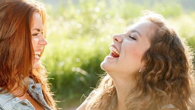 فوائد مذهلة.. الضحك لدقيقتين يعادل الجري لعشرين دقيقة