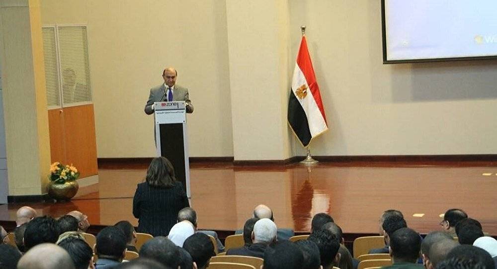 مميش يشيد بالعاملين بالهيئة الاقتصادية لقناة السويس ويؤكد استكمال المشروعات