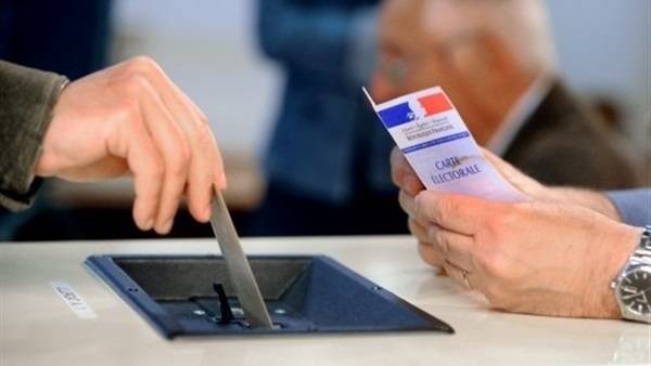 فرنسي من كل 3 صوّت بورقة بيضاء أو امتنع عن الاقتراع