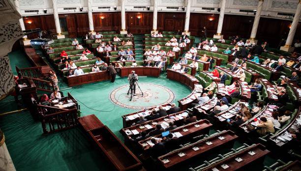 تونس: البرلمان يسائل نصف حكومة الشاهد غداً