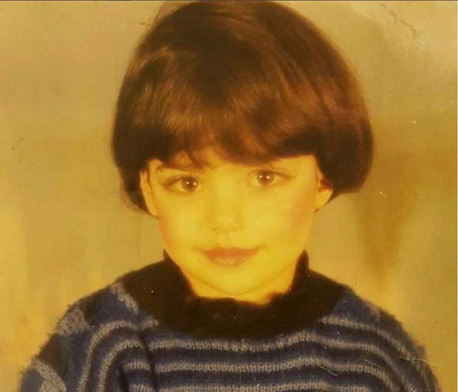 هذه الطفلة أصبحت فنانة مشهورة مثيرة للجدل... من هي؟