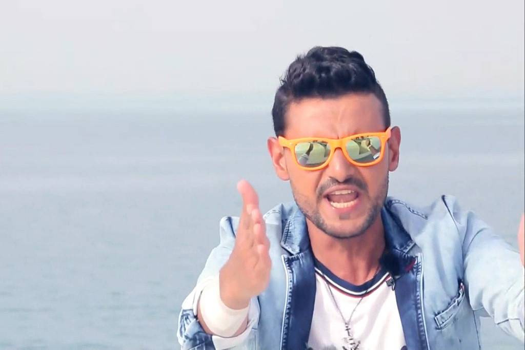 بالصورة: بالإضافة الى نيشان.. من هي الحسناء مساعدة رامز جلال؟