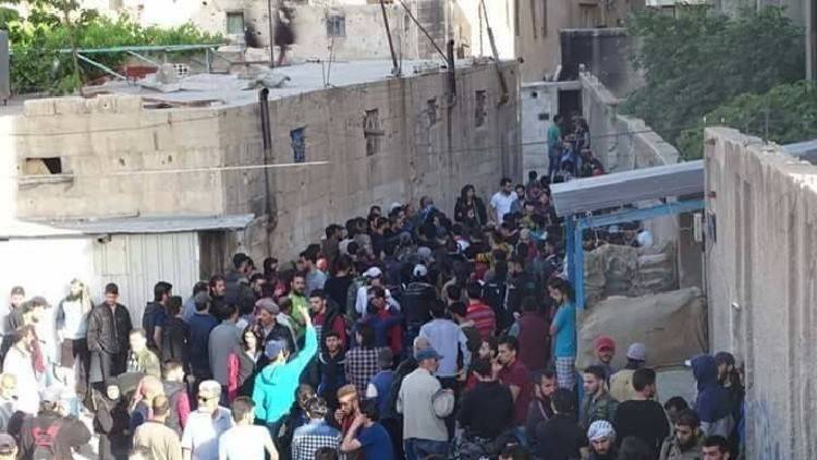 خروج 568 مسلحا من حي برزة بدمشق