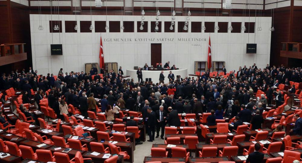 تجريد نائبة مؤيدة للأكراد من عضوية البرلمان التركي