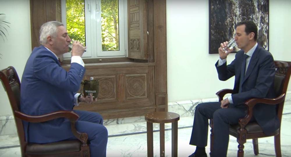 بالفيديو- ما هو سر المياه التي يشربها الأسد؟