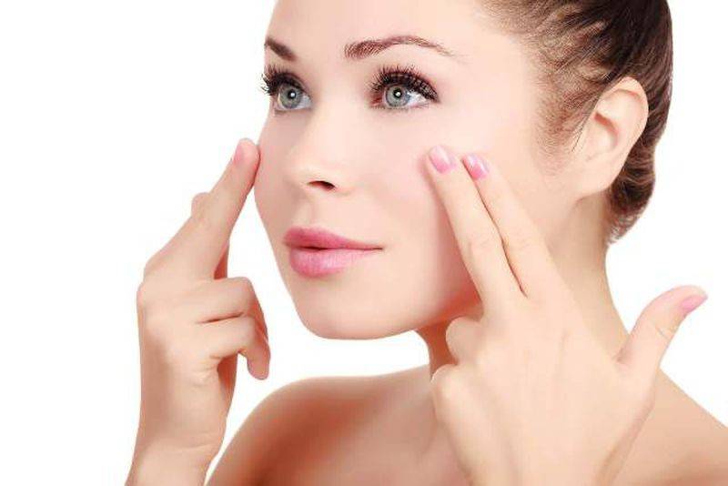 إليك 5 وصفات طبيعية لعلاج التجاعيد حول العينين