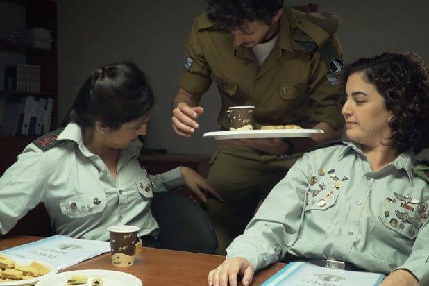 مقطع فيديو منتشر: ضابطات يتحرشن بجنود