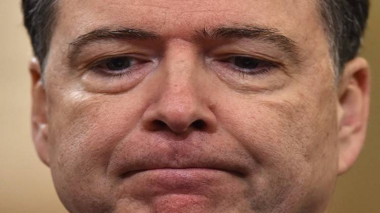 إقالة ترامب لمدير الـ"FBI" تثير عاصفة سياسية