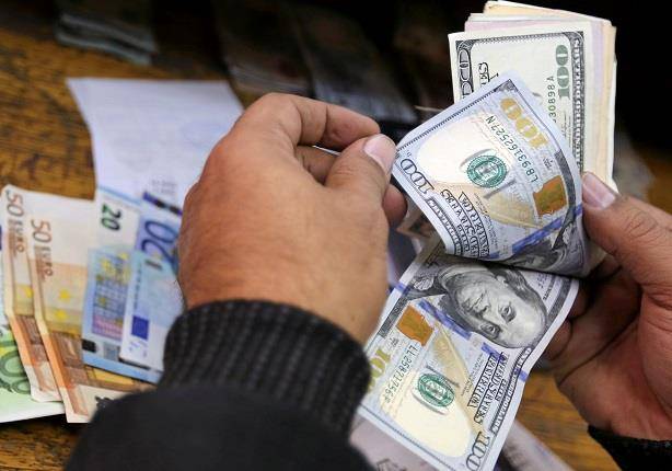 الدولار يستقر أمام الجنيه في 8 بنوك بتعاملات الصباح