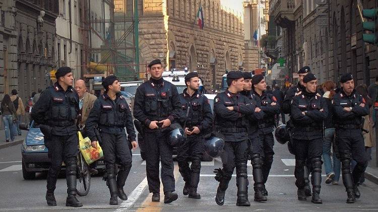 إيطاليا.. اعتقال مهربين متهمين بقتل مهاجرين بطريقة وحشية