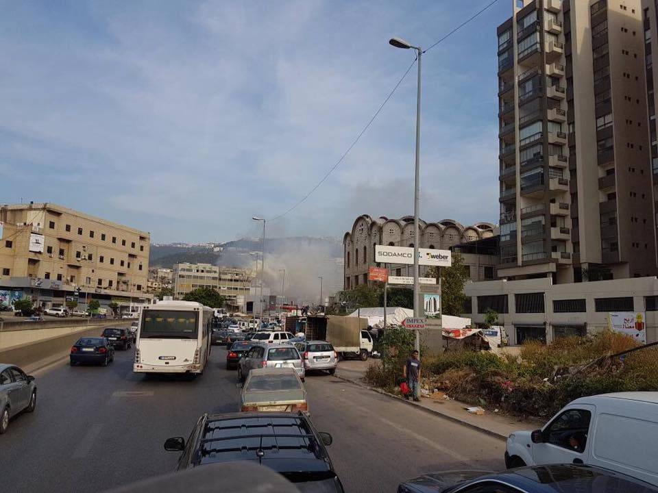 بالفيديو والصور.. احتراق معمل للكراسي الخشبية!