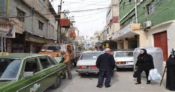 متضررو أحداث عين الحلوة أغلقوا الشارع الفوقاني