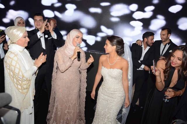شاهدوا الصور الأولى من حفلة زفاف ابنة منى عبد الغني