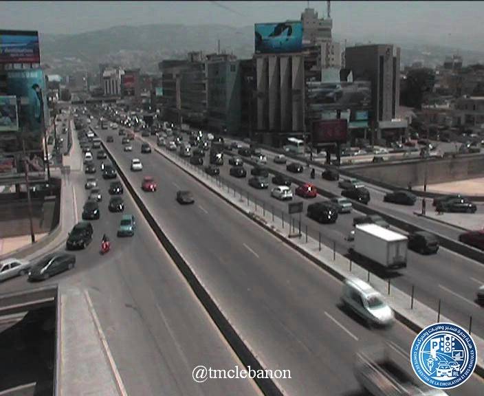 حركة المرور خانقة من الكرنتينا باتجاه الضبية وصولا الى جونية دون عوائق (التحكم المروري)