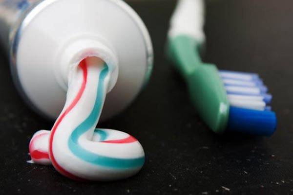 حيلة مفاجئة.. هكذا تجرين اختبار الحمل باستخدام معجون الأسنان!
