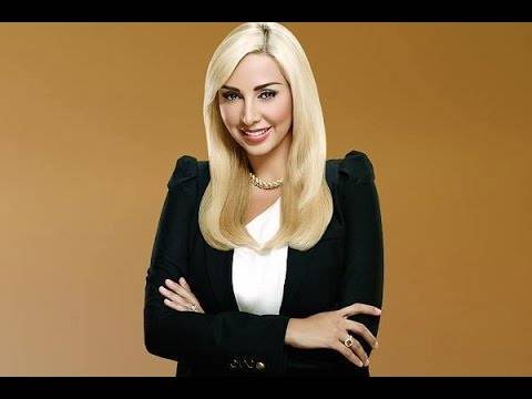 فيديو| هذا ما فعلته مذيعة لبنانية شهيرة بخادمتها حتى تُفاجئ زوجها