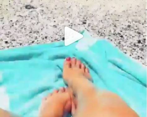 نجمة لبنانية تثير الفضول بهذا الفيديو على الشاطىء... خمّنوا من هي؟