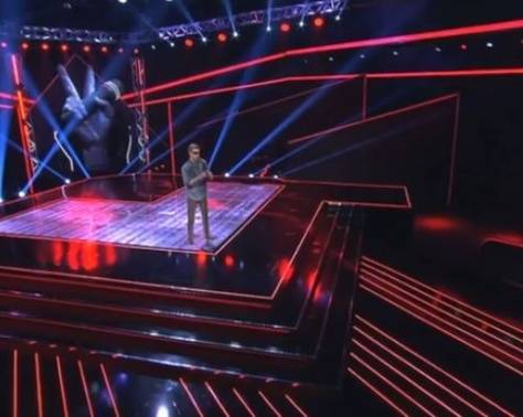 بالفيديو - مشترك كفيف في The voice.. شاهدوا ماذا حصل على المسرح!!