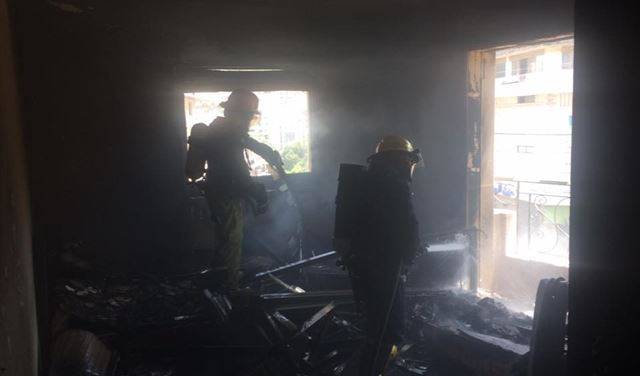 بالصور.. حريق داخل شقة في عين الريحانة
