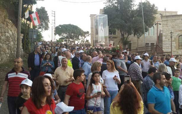 جولة لتمثال العذراء فاطيما في قضاء عاليه