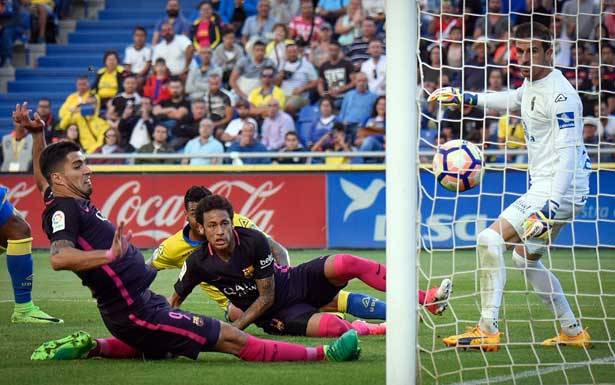 البطولات الأوروبية المحلية في كرة القدم :
الاثارة تبلغ ذروتها بفوز برشلونة وريال مدريد (4-1)