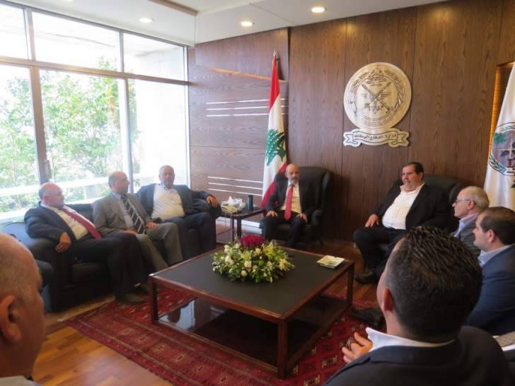 الصراف طلب من الضباط المتقاعدين تقديم لائحة بمطالبهم
