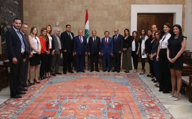 بحث و«رابطة خريجي الإعلام» صعوبات القطاع
عون: لإنجاز قانون الانتخاب قبل المهلة في 19 حزيران المقبل
الحريري: الأجواء إيجابيّة والأمور باتت قريبة من الحلّ