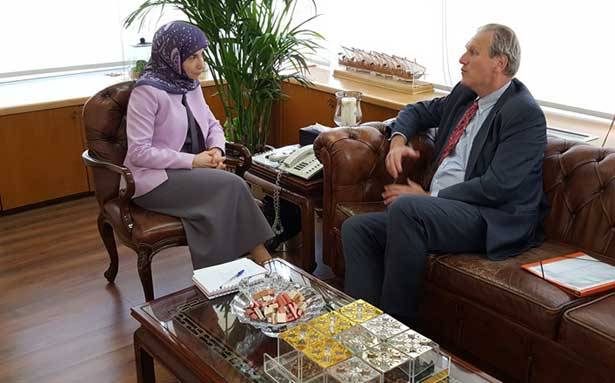 عز الدين عرضت وسفير هولندا الأوضاع